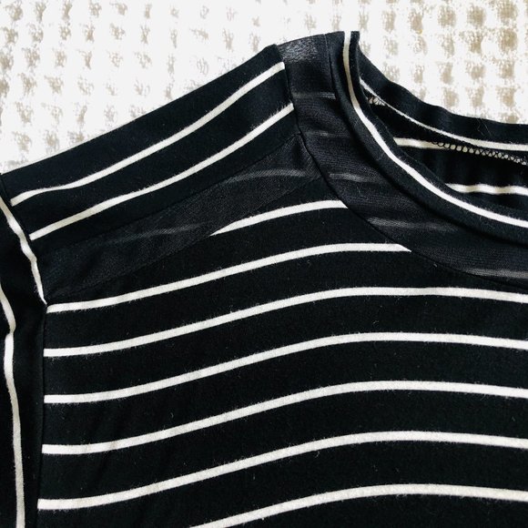 Soft and Cozy Loose-Fitting Top with Sheer Detail - Picture 3 of 6